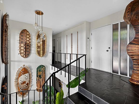 4th image of 3340 SW Fairmount Blvd