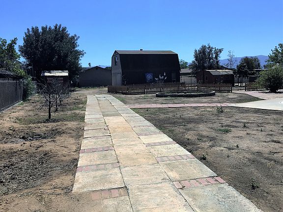 3rd image of 3670 Vine Ave