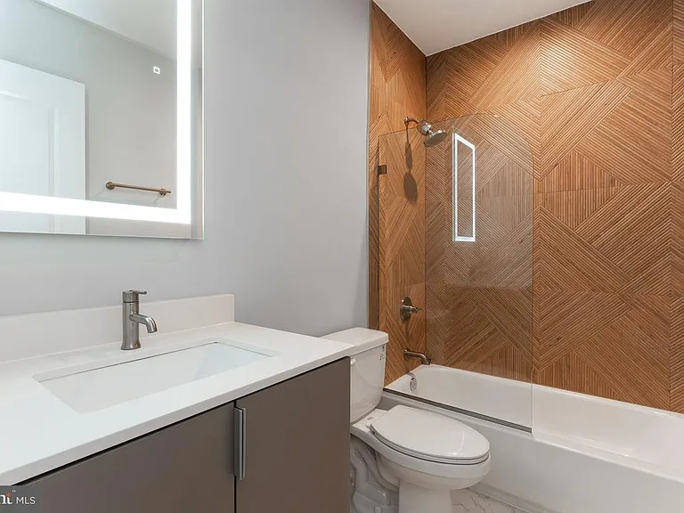 839 Kennedy St NW #204 — Photo 11