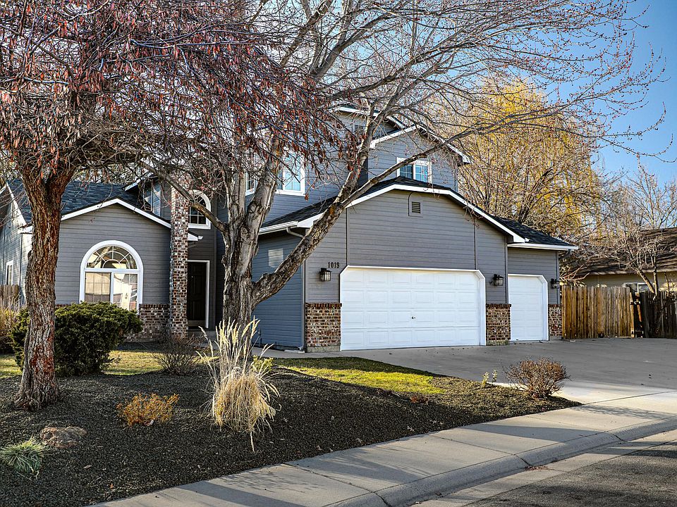 1019 Watson - Front
