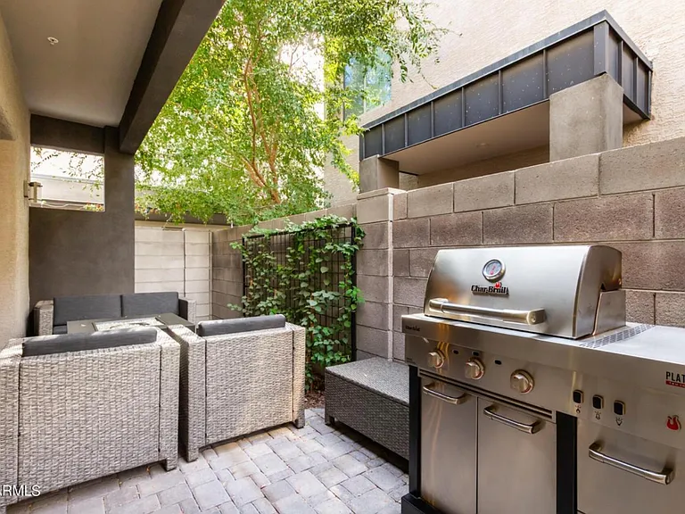 2315 E Pinchot Ave — Photo 26