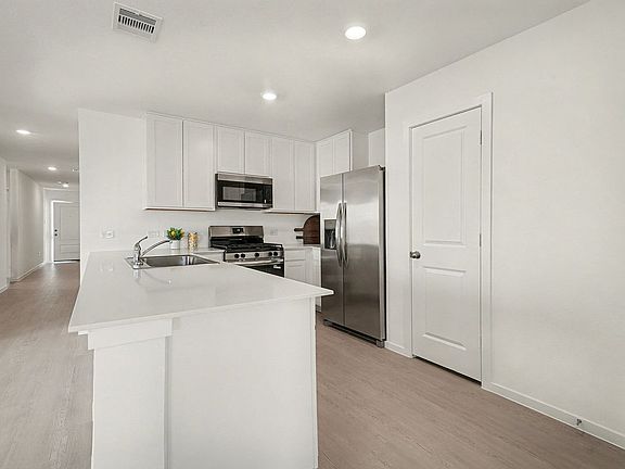 5th image of 6315 Linden Leaf Dr