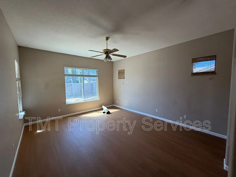 4 bed, 2.0 bath, 2060 sqft, $3,100 — Photo 3
