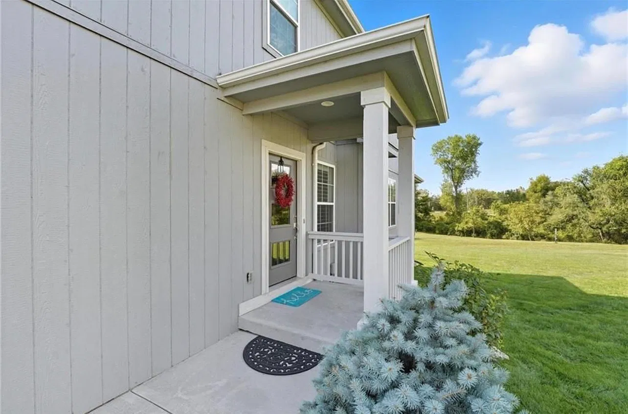 4 bed, 3.5 bath, 2348 sqft, $2,699 — Photo 3