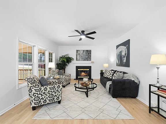 5th image of 300 New Parkside Dr