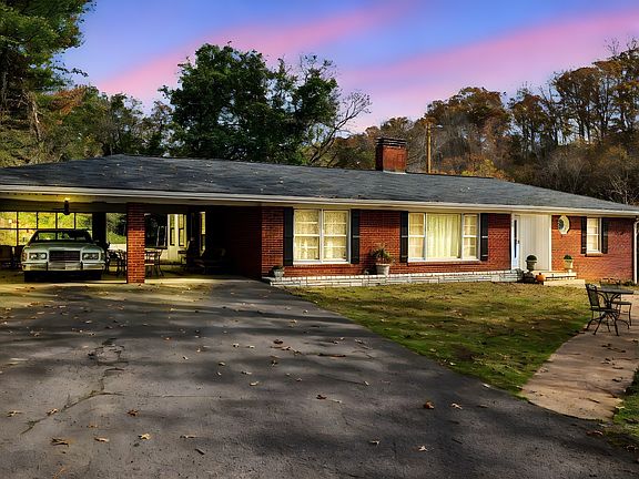 4th image of 404C Van Hook Dr
