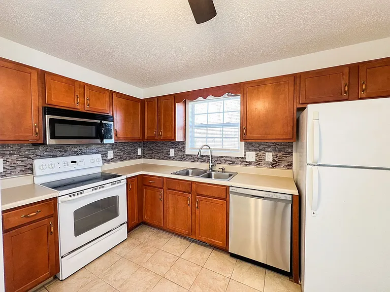 438 Cranklen Cir — Photo 11