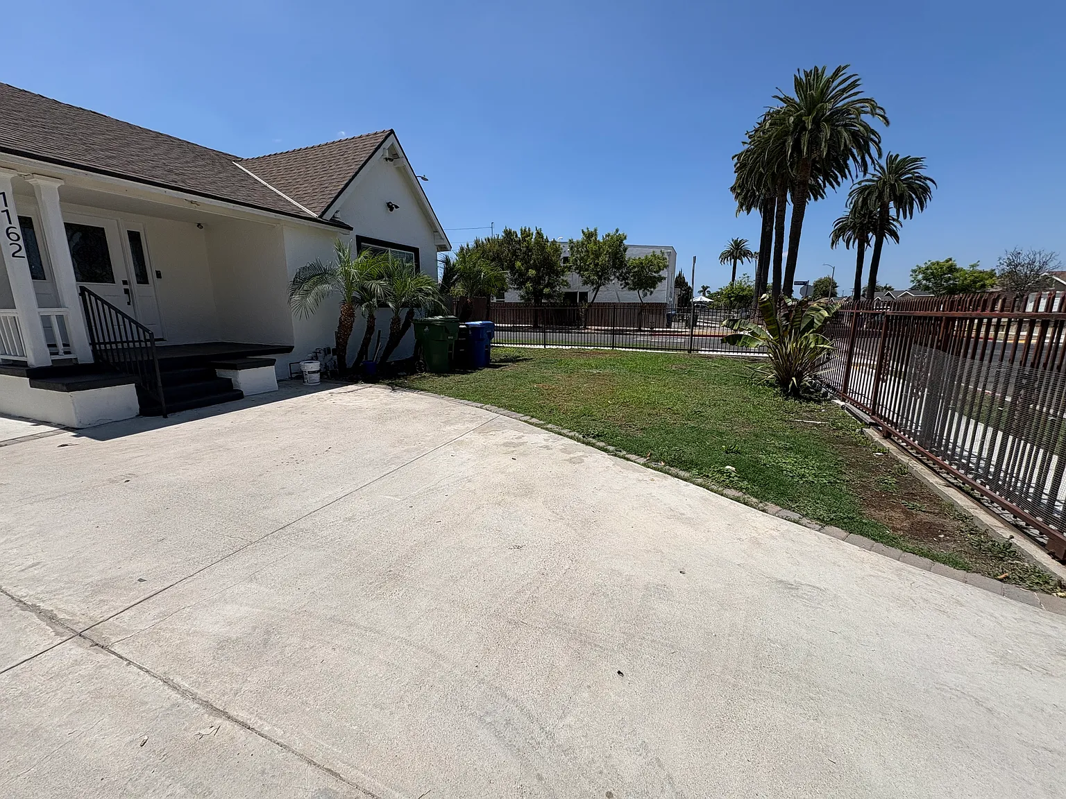 3 bed, 1182 sqft, $3,800 — Photo 3