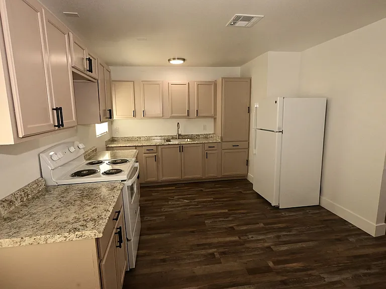 1007 C St #1 — Photo 9