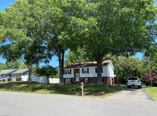 7533 Greenmeadow Dr, Tobaccoville, NC 27050