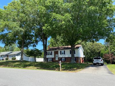 7533 Greenmeadow Dr, Tobaccoville, NC, 27050