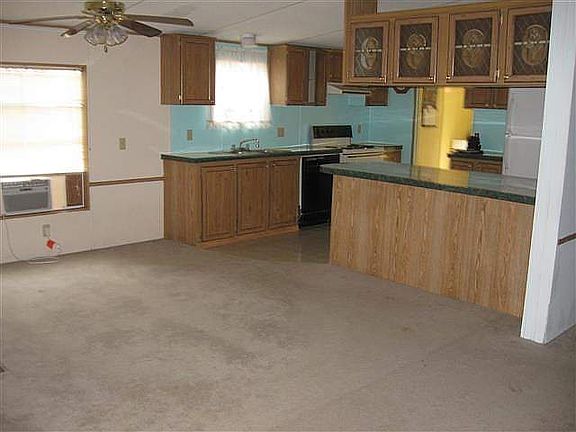 4th image of 493 Leslie Dr