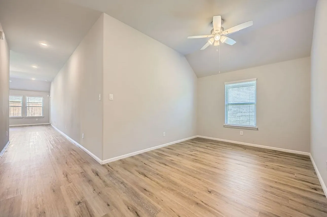8905 Copper River Dr — Photo 4