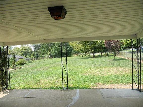 3rd image of 126 Clays Ferry Dr