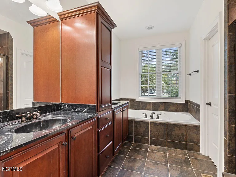 108 Hammerstone Cir — Photo 24