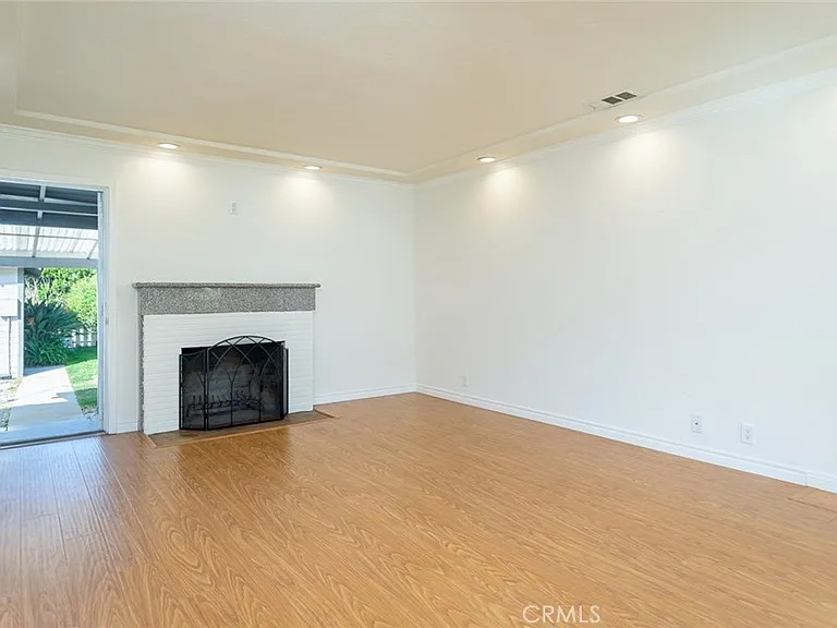 2111 N Verdugo Rd — Photo 12