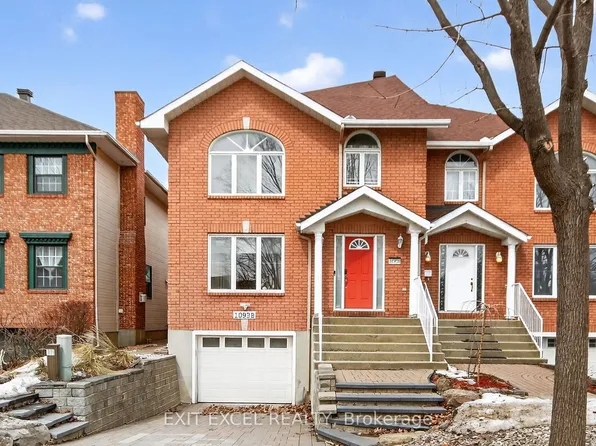 1093 B Normandy Cres, Ottawa, ON K2C 0L9