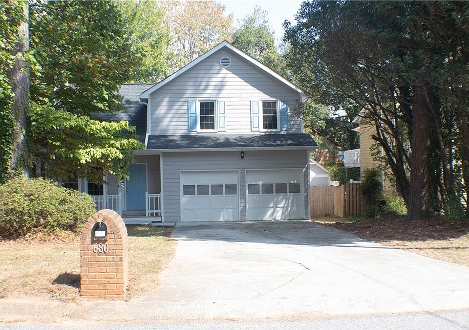 1st image of 680 Carriage Ln