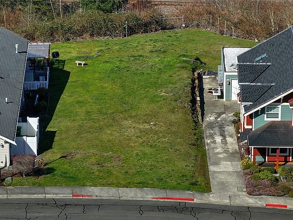 5th image of 5313 N Commercial Street