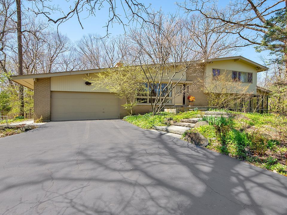 1st image of 1390 Woodland Ln