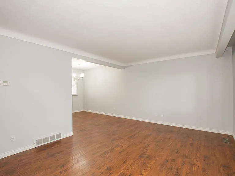 54 Trelawn Pkwy — Photo 3