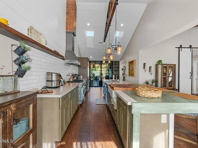 4402 E Turney Ave — Photo 5