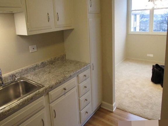 4th image of 4300 W Ford City Dr APT 509