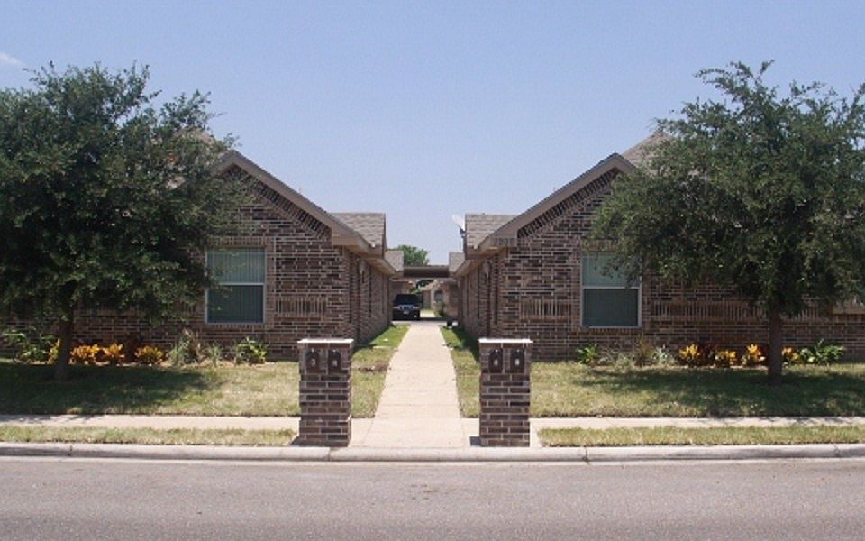 1st image of 1209 S Diplomat Dr