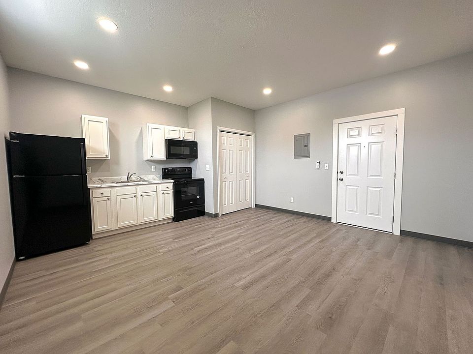 1st image of 604 N Main St