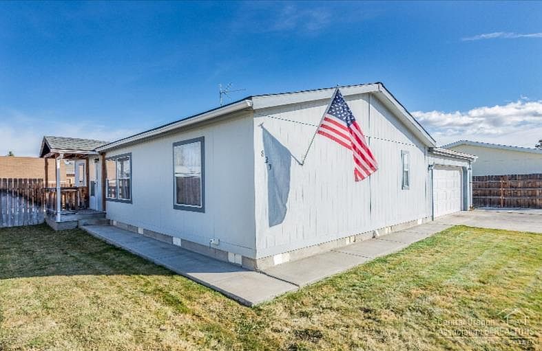 1st image of 823 NE Paiute Ct