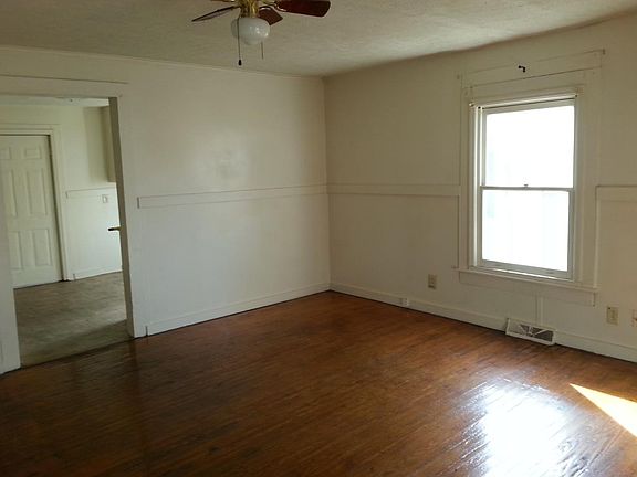 3rd image of 207 Edna St