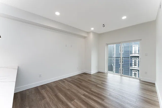 3 bed, $3,900 — Photo 3