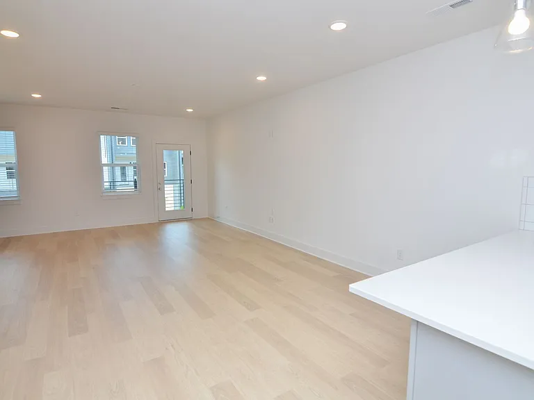 550 Markham St #18 — Photo 8