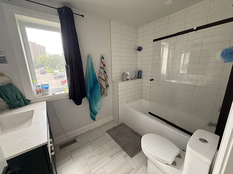 660 Hochelaga St #30 — Photo 23