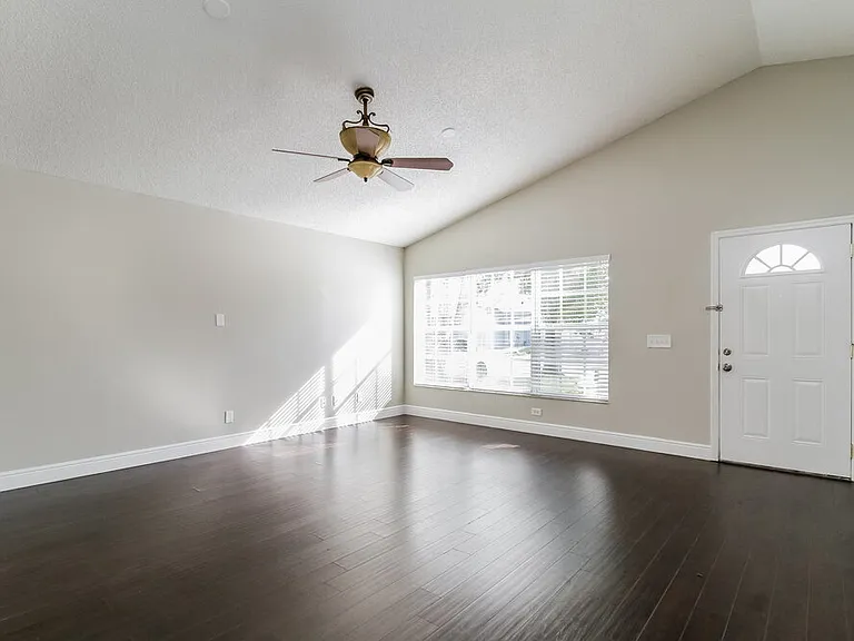 2640 Woods Edge Cir — Photo 3
