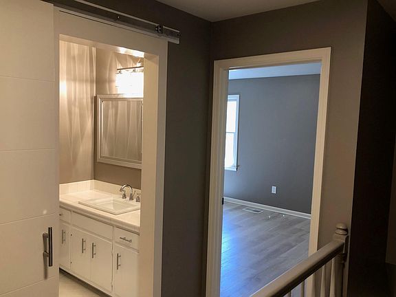 5th image of 325 Westfield Dr