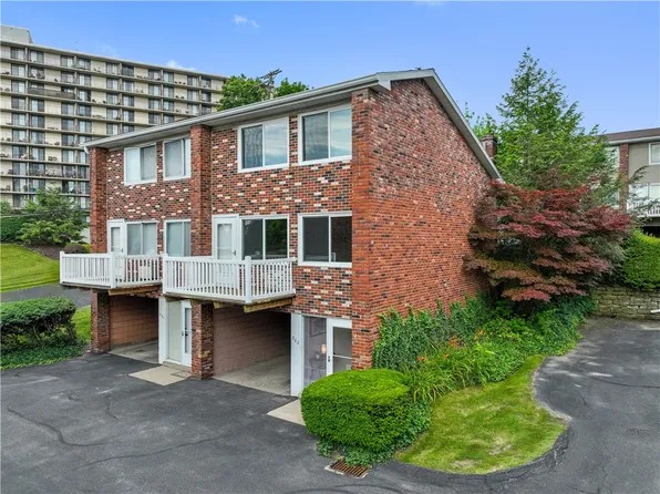 302 Highland Pines Ct, Pittsburgh, PA 15237