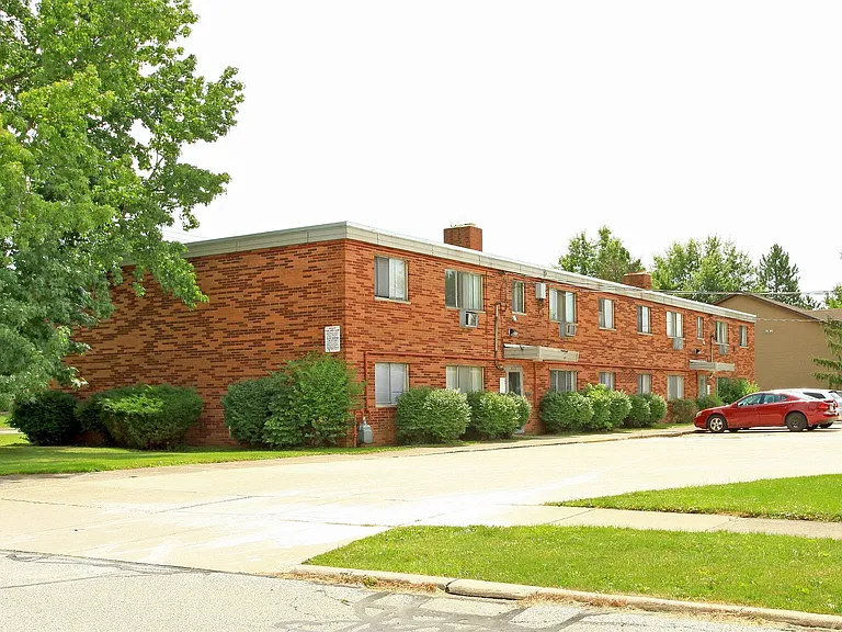 Maple Highlands Apartments — Photo 1