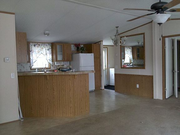 2nd image of 823 Deb Ln