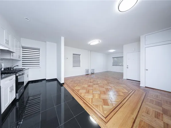 1813 Bay Ridge Avenue image 3 of 31