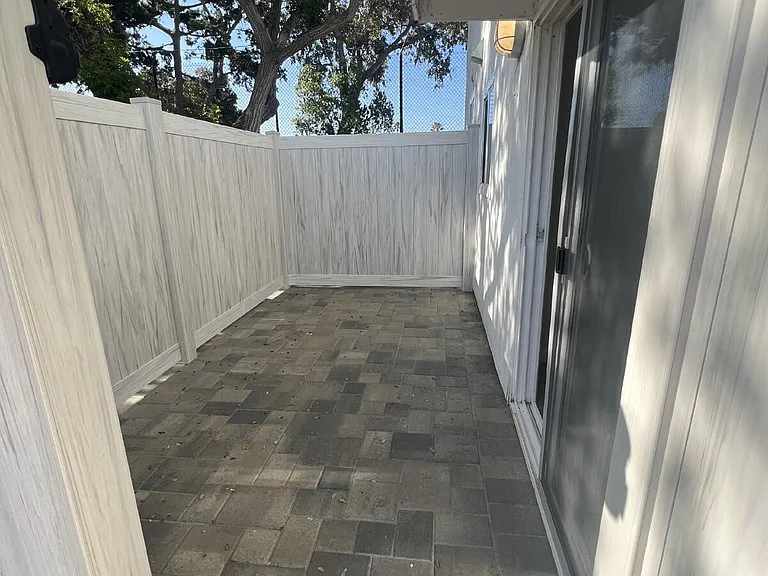 404 Highland Dr — Photo 2