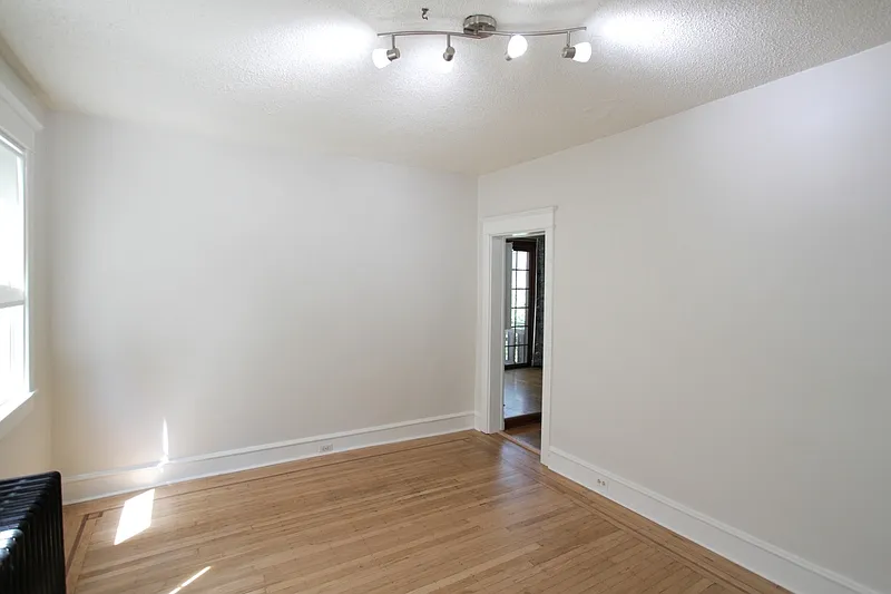 3 bed, 1.5 bath, 1244 sqft, $2,300 — Photo 4