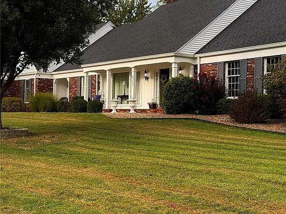 4th image of 803 Bradley Ln