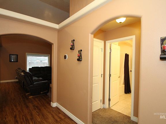 5th image of 106 NE Windy St