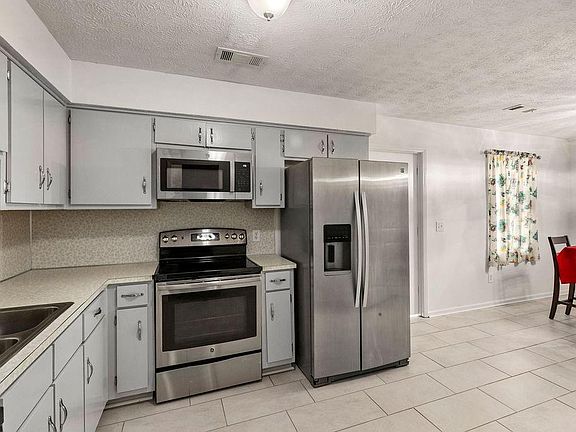 4th image of 1004 Beauford Dr