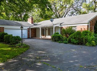 2S356 Seneca Dr, Wheaton, IL 60189