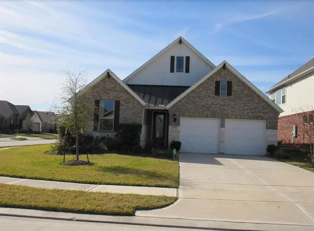 3 bed, 1833 sqft, $2,450 — Photo 1