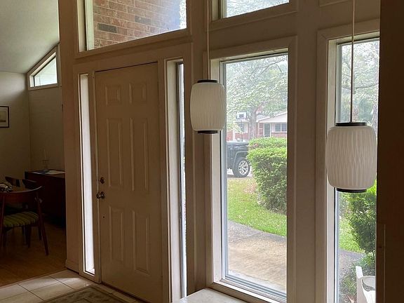 3rd image of 18 Windemere Ct