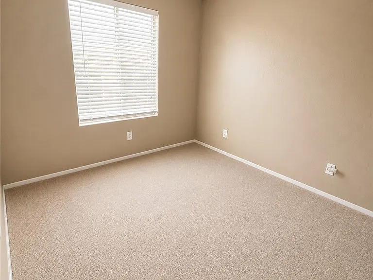 5925 Hudson Woods Ct — Photo 5