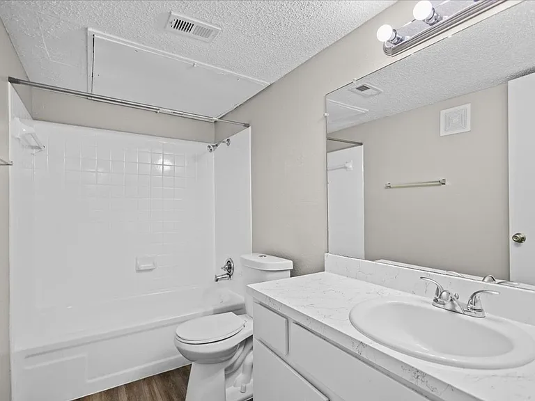 Broadway Reserve Apartments A Fresh, Revitalized Home in Tyler, TX — Photo 18